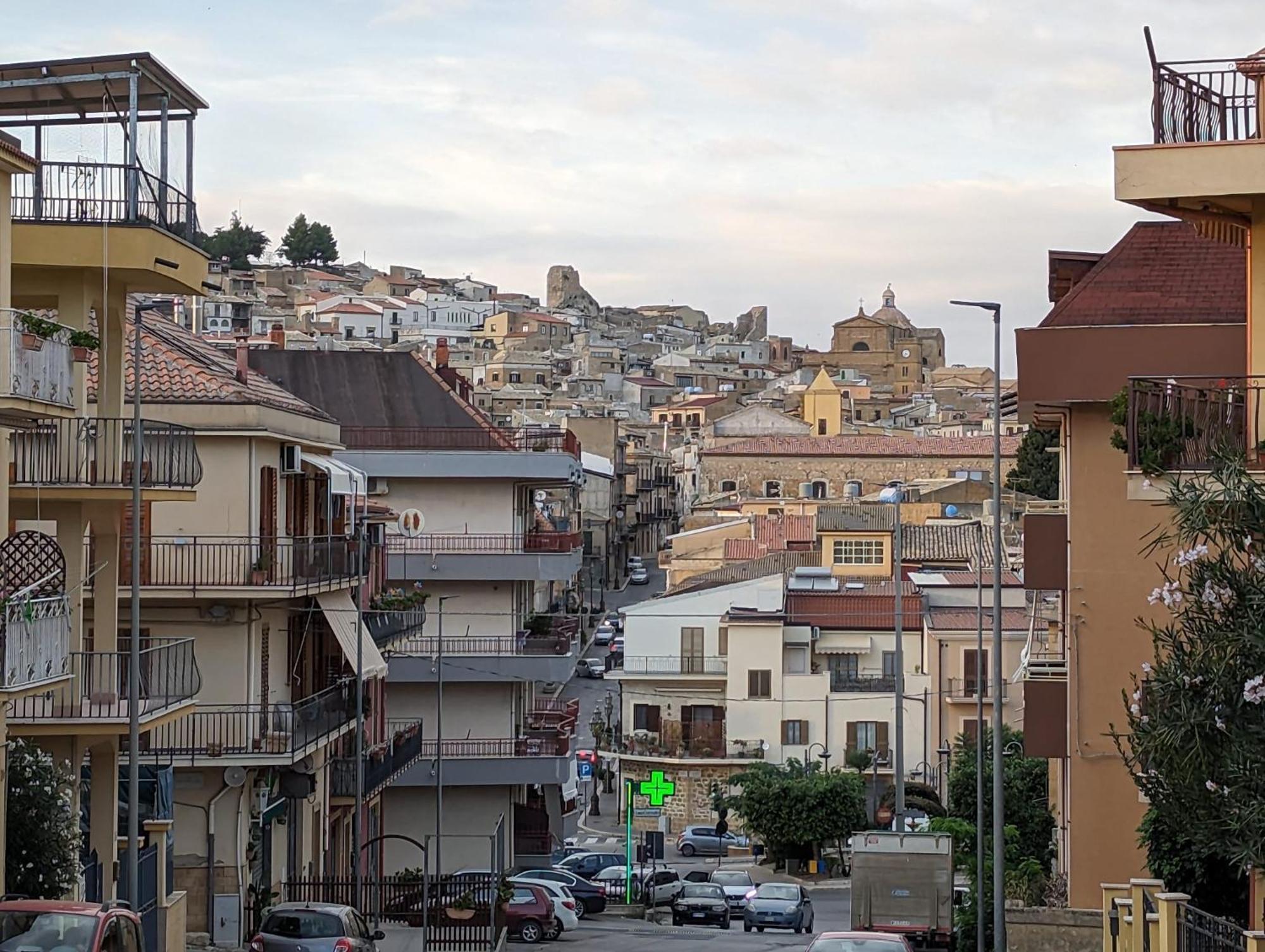 Appartamento "Rina Centro Sicilia" Pietraperzia Ngoại thất bức ảnh